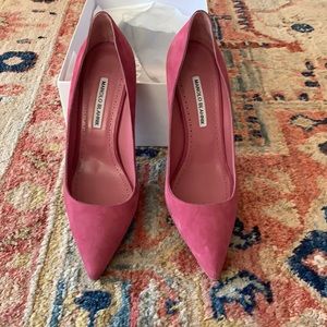 Pink Manola Blahnik 4” suede high heels